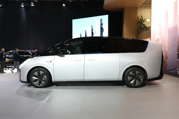 5 portas elétricas 7 lugares MPV 700km Long Range MPV EV Car Lixiang Mega 2